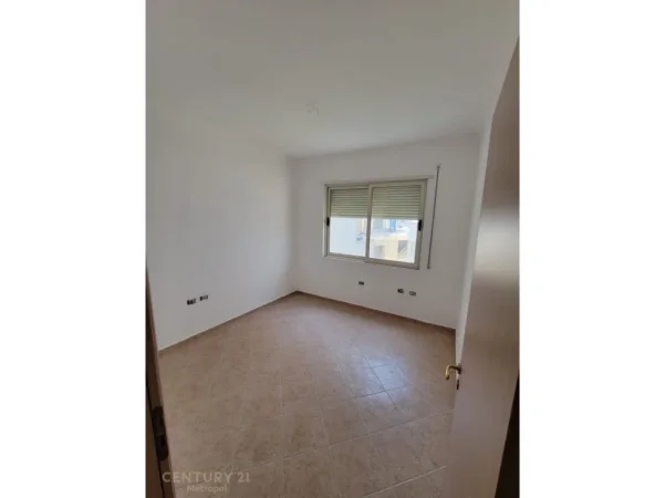 Tirane, shitet apartament 2+1+Ballkon , 99 m² 220.000 € (rr liqeni i thate)