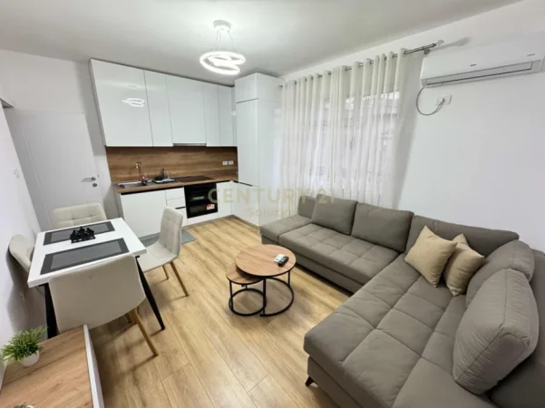Tirane, jepet me qera apartament 1+1 Kati 3, 70 m² 700 € (rruga e kavajes)