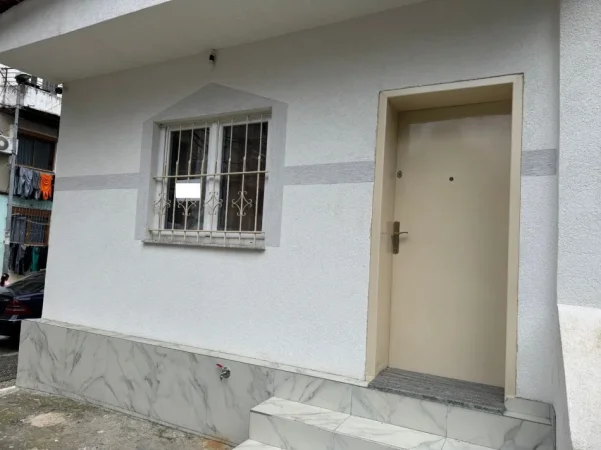 Tirane, jepet me qera shtepi 1+1+Ballkon Kati 0, 58 m² 350 € (ne rrugen Njazi Meka Tirane)