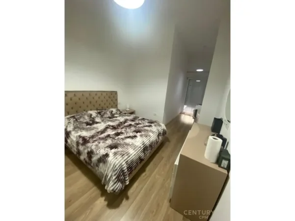 Tirane, jepet me qera apartament 1+1 Kati 1, 70 m² 550 € (liqeni i thate rruga peti)