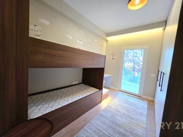 Tirane, jepet me qera apartament 2+1+Ballkon Kati 2, 123 m² 1.200 € (kopshti botanik)