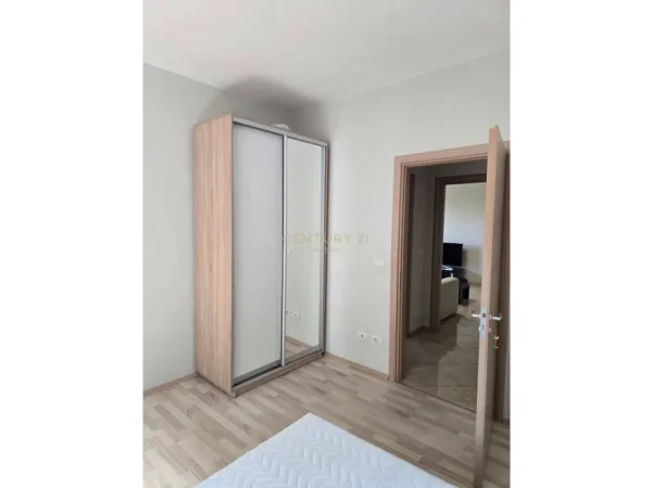Tirane, jepet me qera apartament 2+1+Ballkon Kati 4, 109 m² 700 € (bulevardi i ri karl gega)