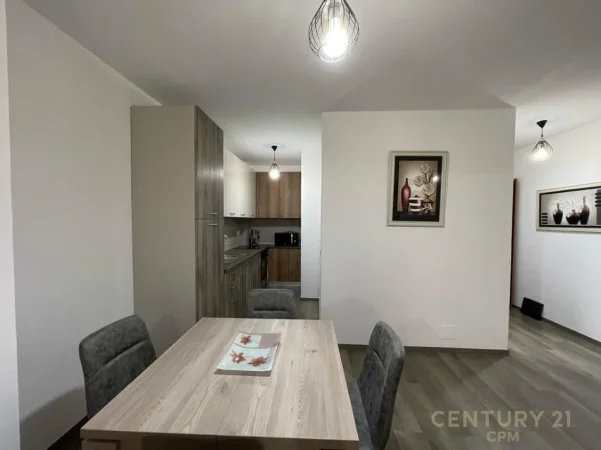 Tirane, jepet me qera apartament 1+1 Kati 4, 76 m² 650 € (liqeni i thate)