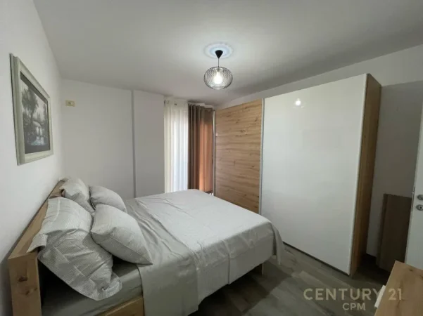 Tirane, jepet me qera apartament 1+1 Kati 4, 76 m² 650 € (liqeni i thate)