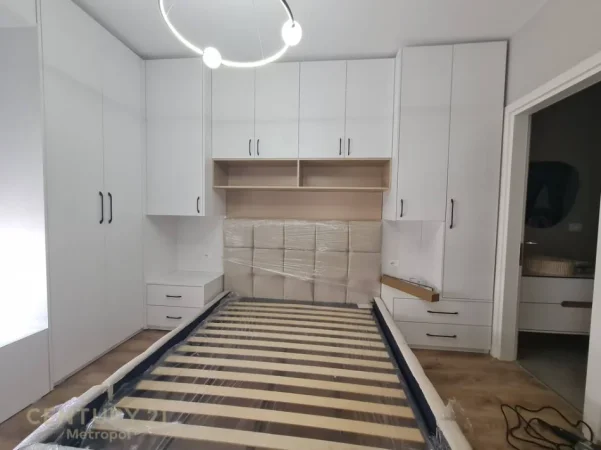 Tirane, jepet me qera apartament 2+1+Ballkon Kati 7, 104 m² 1.000 € (kopshti botanik)