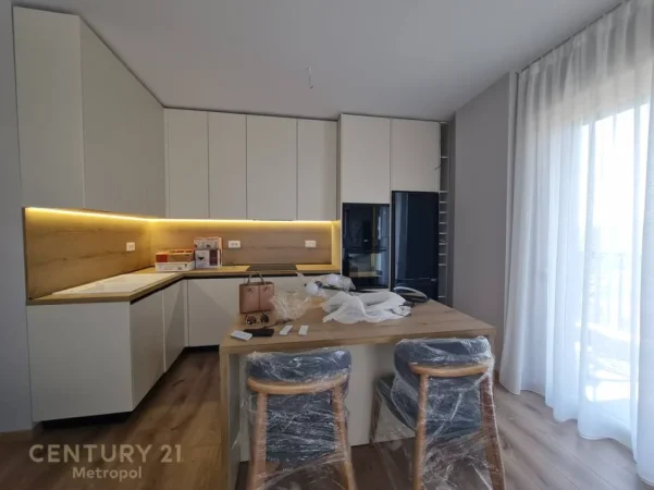 Tirane, jepet me qera apartament 2+1+Ballkon Kati 7, 104 m² 1.000 € (kopshti botanik)