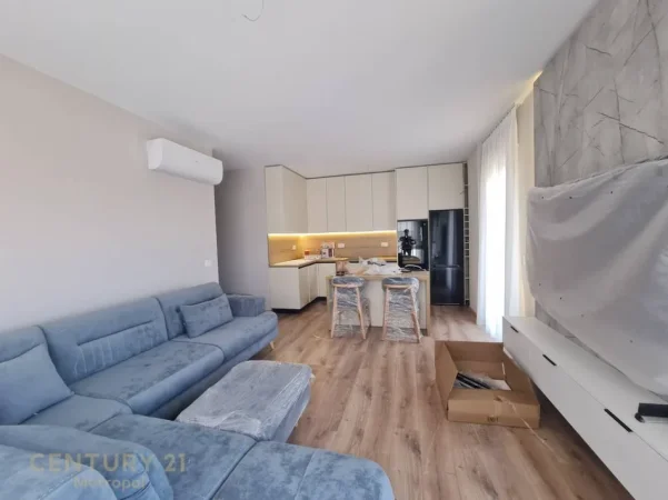 Tirane, jepet me qera apartament 2+1+Ballkon Kati 7, 104 m² 1.000 € (kopshti botanik)