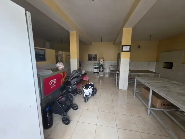 Tirane Ambjent biznesi me qira 117 m2 kati 0,   700 € (INSTITUT)