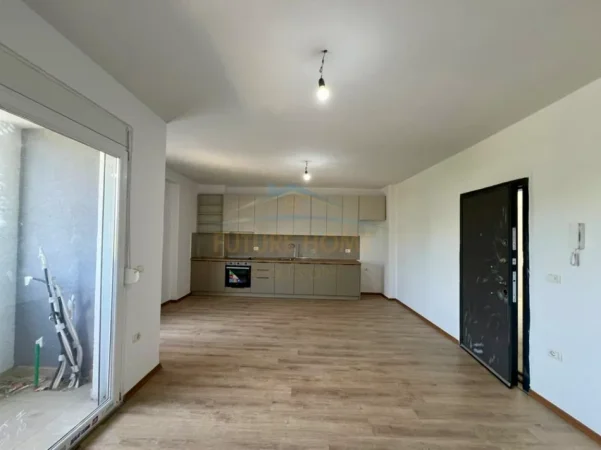 Tirane, jepet me qera apartament 2+1 Kati 1, 97 m² 430 € 