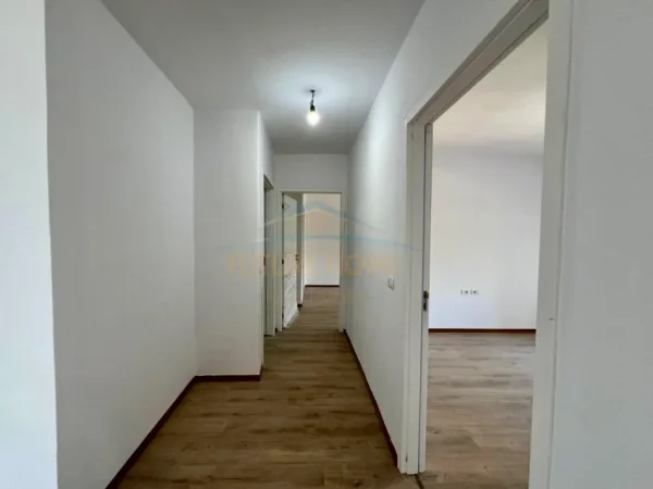 Tirane, jepet me qera apartament 2+1 Kati 1, 97 m² 430 € 