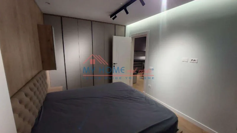Tirane, jepet me qera apartament 1+1+Ballkon Kati 2, 70 m² 700 € (Lulishtja)