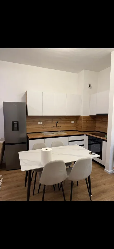 Tirane, jepet me qera apartament 1+1 Kati 1, 50 m² 450 € (ALI DEMI)