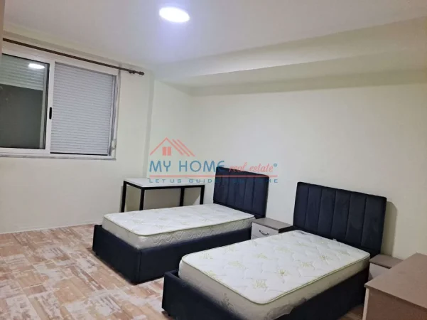 Tirane, jepet me qera apartament 2+1+Ballkon Kati 3, 85 m² 550 € (Restorant Durresi)