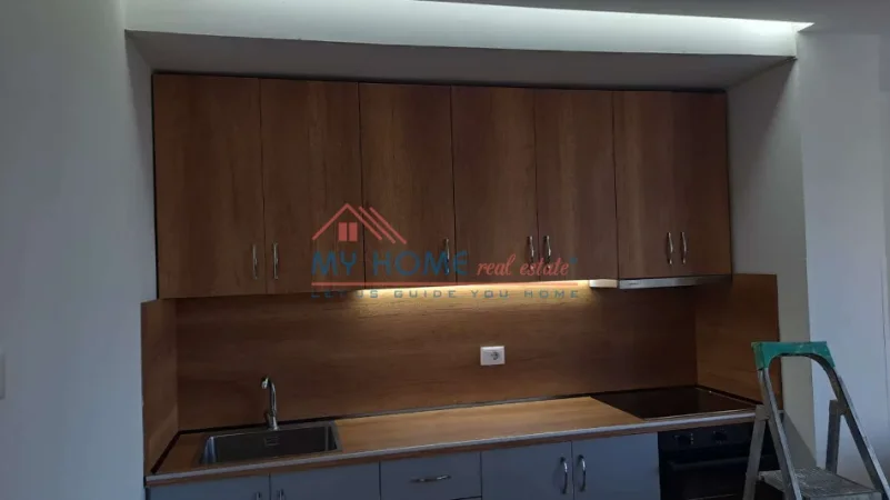Tirane, jepet me qera apartament 2+1+Ballkon Kati 3, 85 m² 550 € (Restorant Durresi)