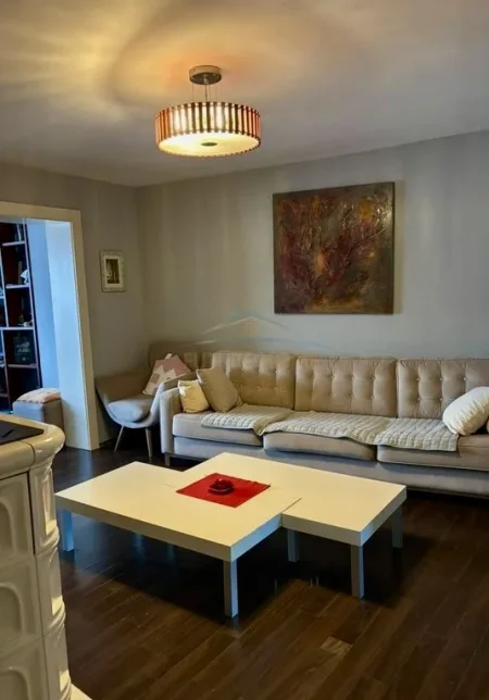 Tirane, jepet me qera apartament 3+1 Kati 5, 125 m² 1.000 € 