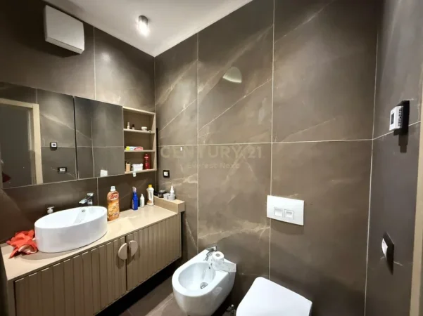 Tirane, shitet apartament 3+1+Ballkon Kati 11, 146 m² 380.000 € (ish Ekspozita)