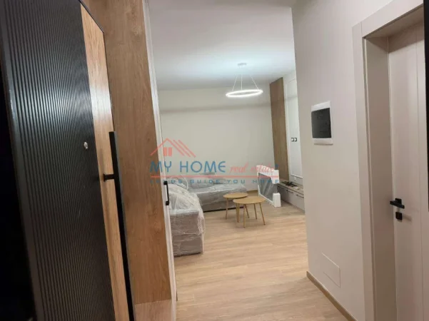 Tirane, jepet me qera apartament 1+1+Ballkon Kati 2, 105 m² 750 € (Rruga Shyqyri Brari)