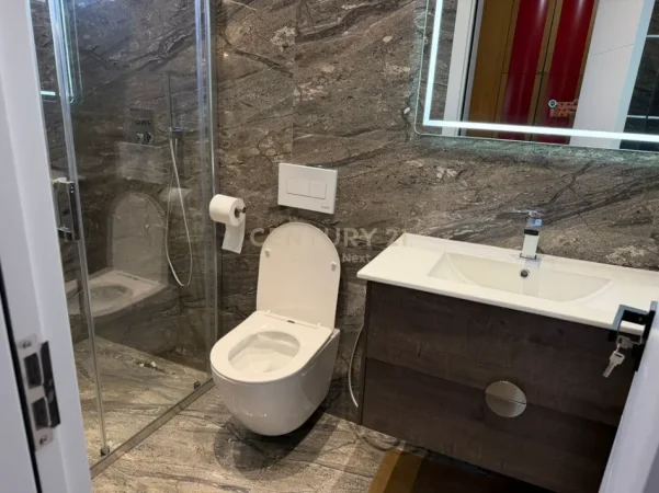 Tirane, jepet me qera apartament 2+1 Kati 2, 110 m² 700 € (Fakulteti Ekonomik)