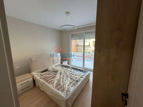 Tirane, jepet me qera apartament 1+1+Ballkon Kati 2, 90 m² 650 € (Rruga Shyqyri Brari)