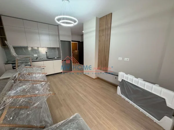 Tirane, jepet me qera apartament 1+1+Ballkon Kati 2, 90 m² 650 € (Rruga Shyqyri Brari)