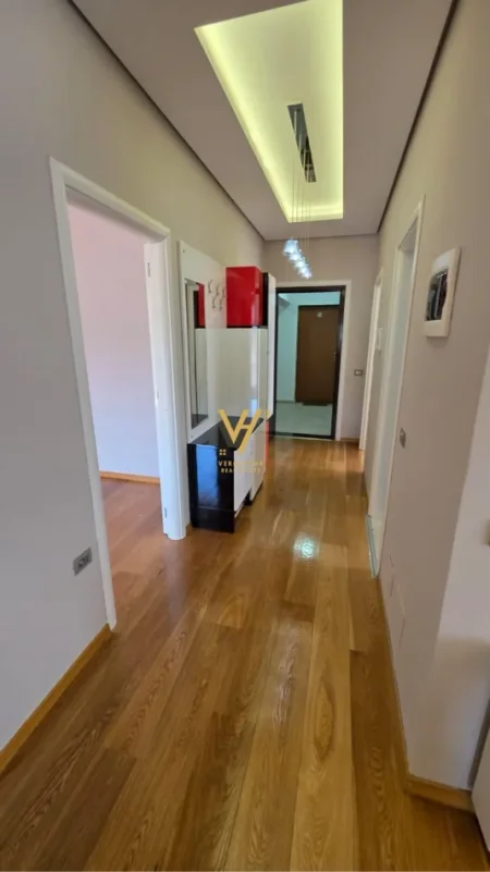 Tirane, shitet apartament 2+1+Ballkon Kati 4, 96 m² 265.000 € (LIQENI I THATE)