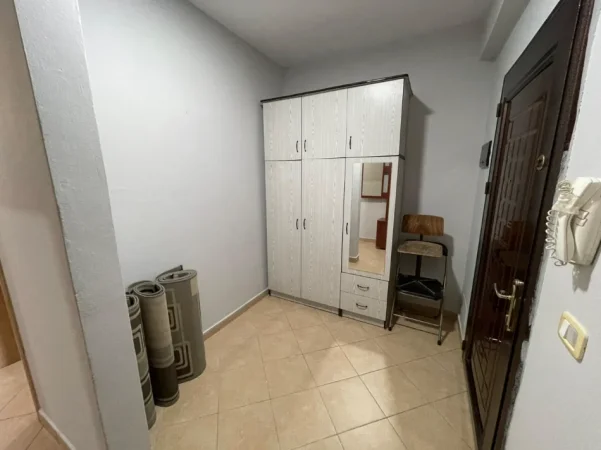 Tirane, jepet me qera apartament 2+1 Kati 5, 95 m² 650 € 