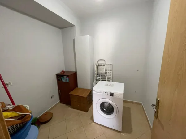 Tirane, jepet me qera apartament 2+1 Kati 5, 95 m² 650 € 