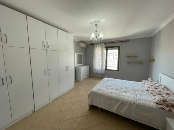 Tirane, jepet me qera apartament 2+1 Kati 5, 95 m² 650 € 
