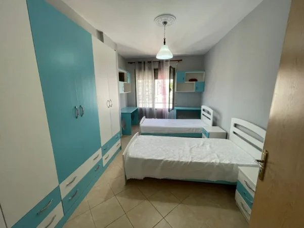 Tirane, jepet me qera apartament 2+1 Kati 5, 95 m² 650 € 