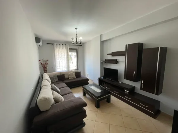 Tirane, jepet me qera apartament 2+1 Kati 5, 95 m² 650 € 