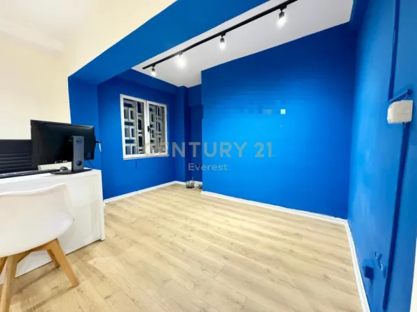 Tirane, jepet me qera zyre Kati 1, 110 m² 1.100 € (Qender)