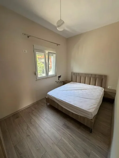 Tirane, jepet me qera apartament 1+1 Kati 2, 194 m² 350 € (SHKOZE)