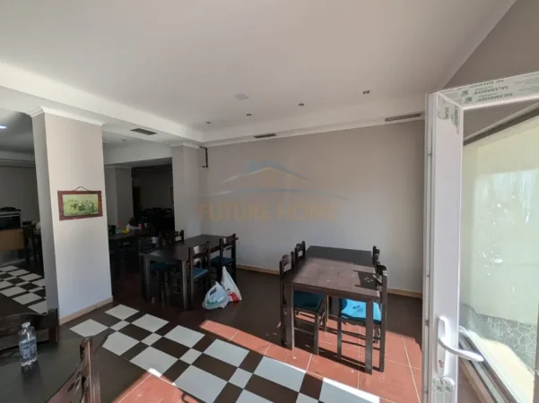 Tirane, jepet me qera bar-resorant Kati 0, 59 m² 1.530 € (Gjykata e Tiranes)