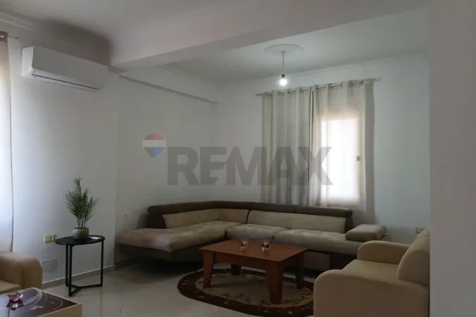 Vlore, jepet me qera Vile 2+1+Aneks+Ballkon Kati 2, 135 m² 300 € (Rruga Left Sallata, Vlore)
