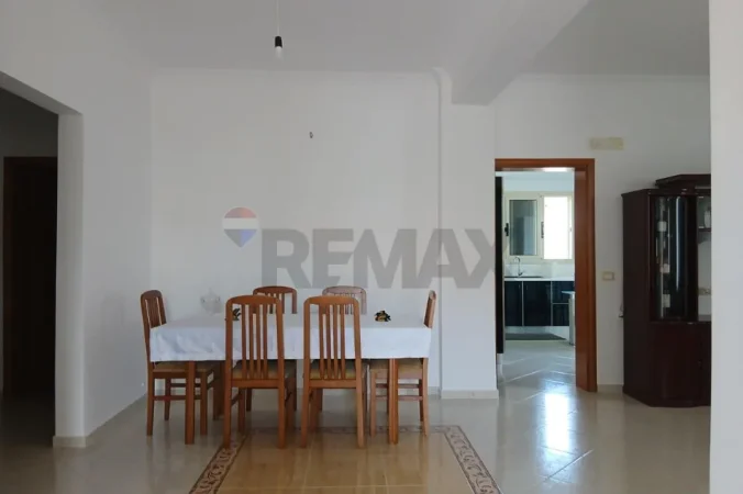 Vlore, jepet me qera Vile 2+1+Aneks+Ballkon Kati 2, 135 m² 300 € (Rruga Left Sallata, Vlore)