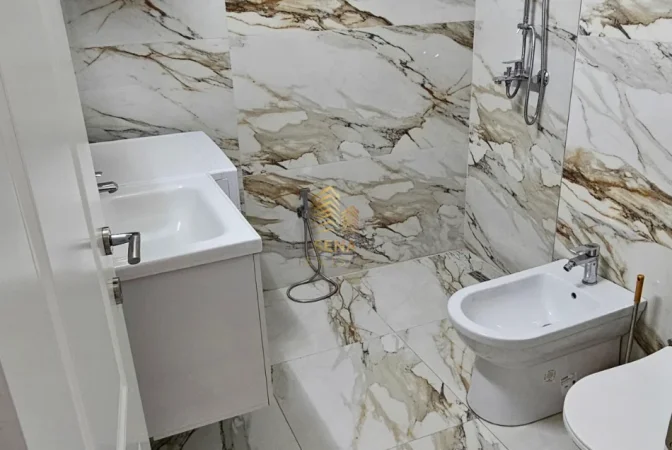 Tirane, jepet me qera apartament 1+1+Ballkon Kati 4, 60 m² 500 € (Ali Demi)