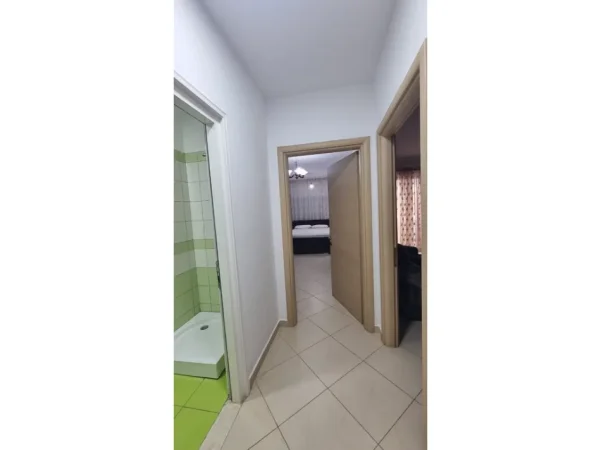 Tirane, jepet me qera apartament 1+1+Ballkon Kati 2, 58 m² 450 € (arc hotel)
