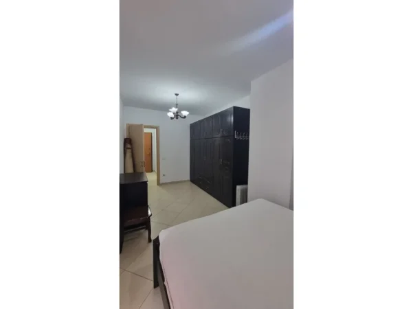 Tirane, jepet me qera apartament 1+1+Ballkon Kati 2, 58 m² 450 € (arc hotel)