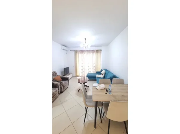 Tirane, jepet me qera apartament 1+1+Ballkon Kati 2, 58 m² 450 € (arc hotel)