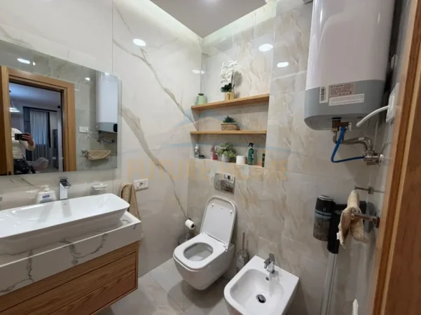 Tirane, shitet apartament 3+1 Kati 3, 145 m² 450.000 € (Rruga e Kavajes)