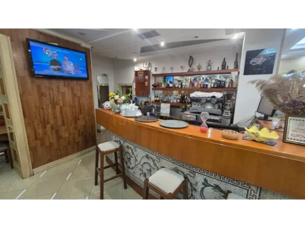 Tirane, jepet me qera ambjent biznesi Kati 0, 108 m² 2.500 € (Rruga e Kavajes)