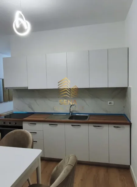 Tirane, jepet me qera apartament 1+1+Ballkon Kati 5, 70 m² 700 € (Rruga e Kavajes)