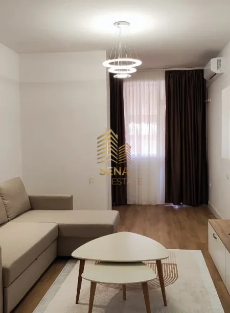 Tirane, jepet me qera apartament 1+1+Ballkon Kati 5, 70 m² 700 € (Rruga e Kavajes)