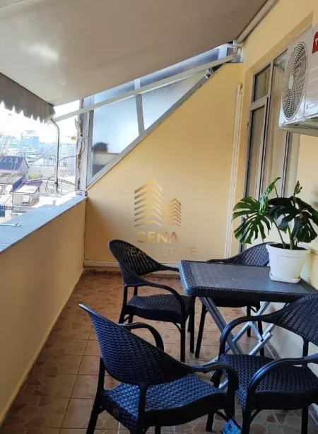 Tirane, jepet me qera apartament 1+1+Ballkon Kati 5, 70 m² 700 € (Rruga e Kavajes)
