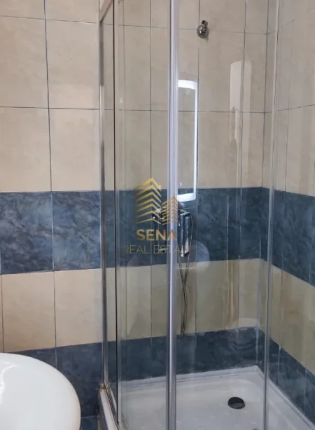 Tirane, jepet me qera apartament 1+1+Ballkon Kati 5, 70 m² 700 € (Rruga e Kavajes)