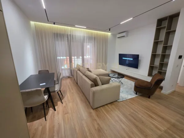 Tirane, jepet me qera apartament 1+1 Kati 4, 70 m² 1.050 € (Kompleksi Delijorgji)