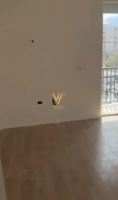 Tirane, jepet me qera zyre Kati 3, 100 m² 470 € (PASKUQAN)