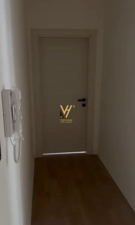 Tirane, jepet me qera zyre Kati 3, 100 m² 470 € (PASKUQAN)