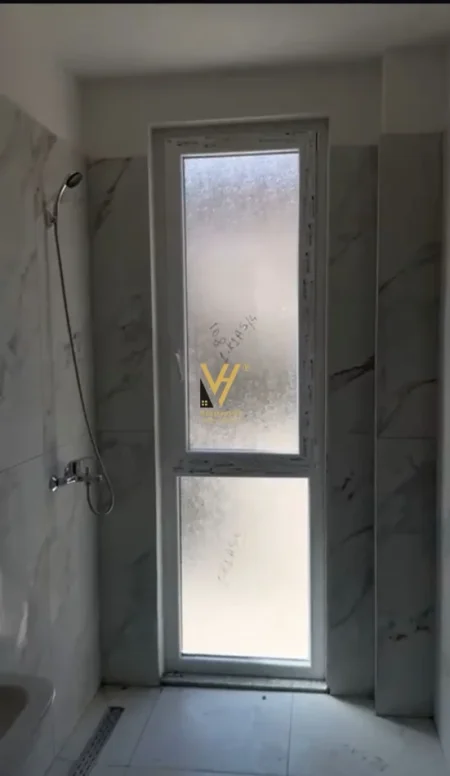 Tirane, jepet me qera zyre Kati 3, 100 m² 470 € (PASKUQAN)