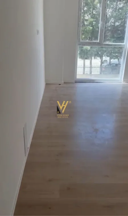 Tirane, jepet me qera zyre Kati 3, 100 m² 470 € (PASKUQAN)